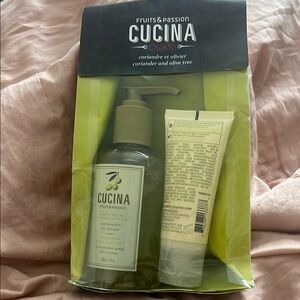 Cucina Coriander and Olive Tree Bath Set - Green and Cream fruits & passion NIP